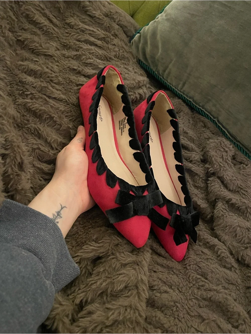 Serengeti Red Pointed Ballet Flats with Black Contrast Stitch Trim and Bow NWOT - Picture 6 of 8